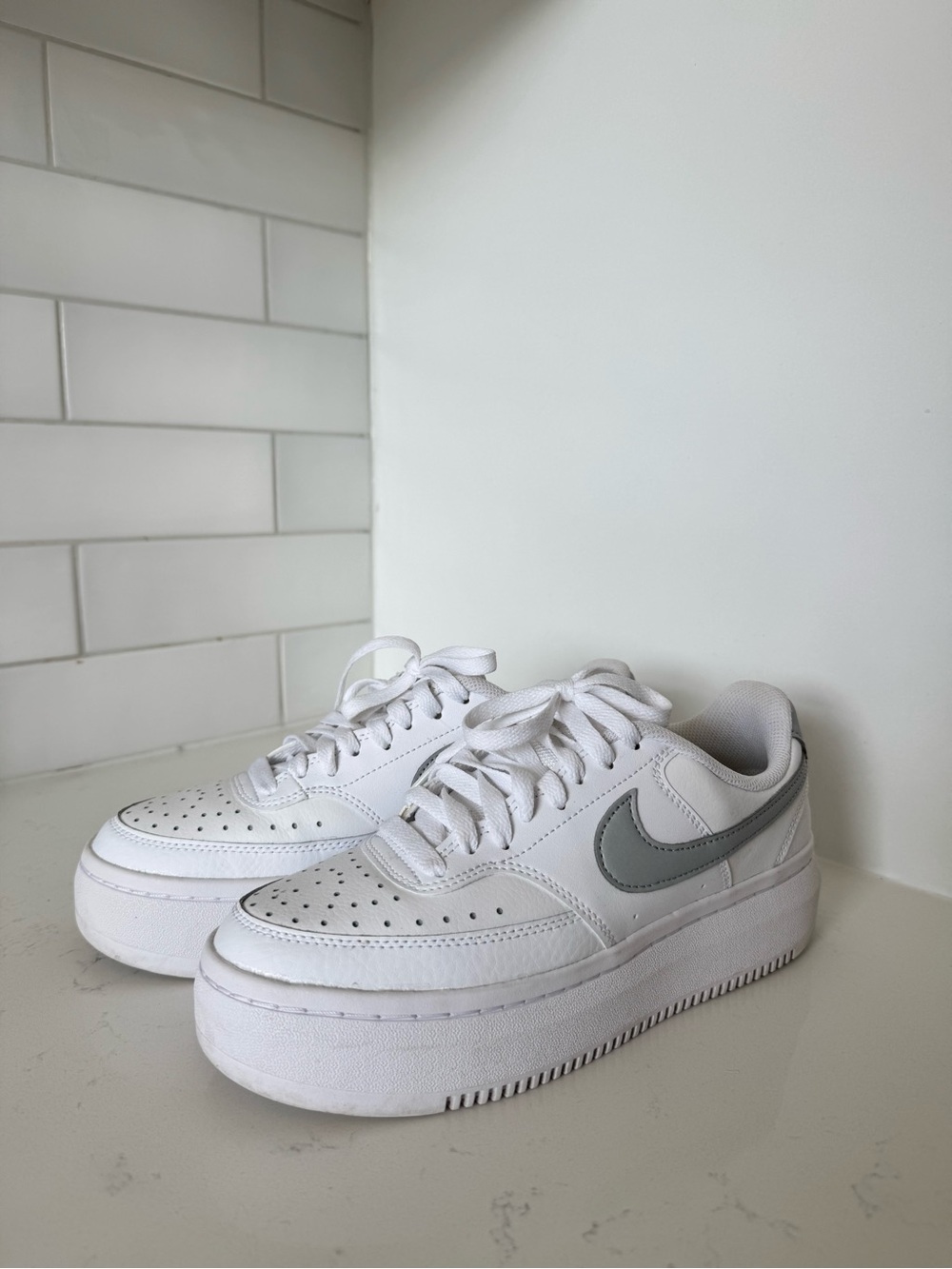 WOMEN'S NIKE COURT VISION ALTA LEATHER WHITE GREY SNEAKERS sz 8.5 - Picture 4 of 11